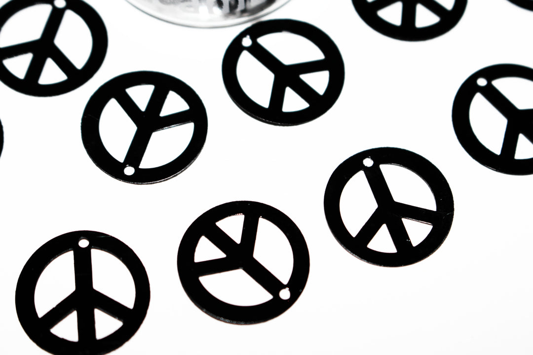Peace Out (With Hole) (18mm)